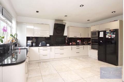 5 bedroom semi-detached house for sale, Aldersbrook Road, London E12