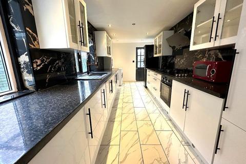 4 bedroom terraced house for sale, High Town, Luton LU2