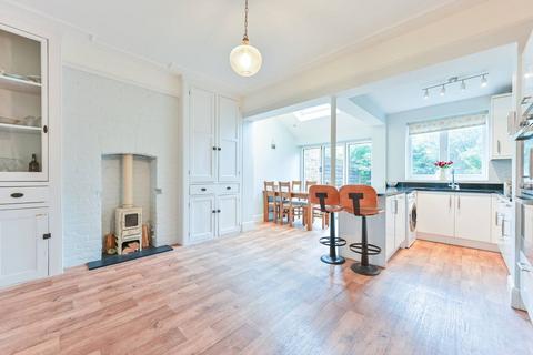 4 bedroom end of terrace house for sale, Bexhill Road, Mortlake, London, SW14