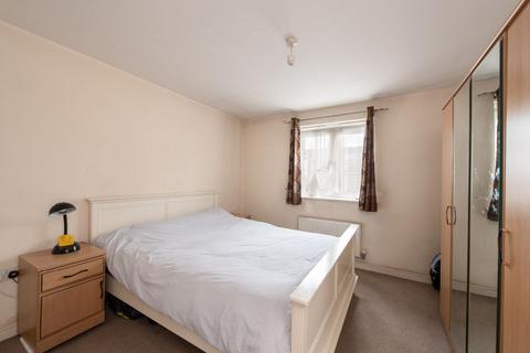 2 bedroom flat for sale, Woodville Court, London, N14