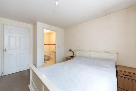 2 bedroom flat for sale, Woodville Court, London, N14