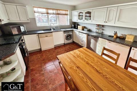 3 bedroom maisonette for sale, Queensway, Halesowen