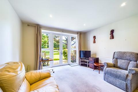 1 bedroom retirement property for sale, Royal Close, Christchurch, Dorset, BH23