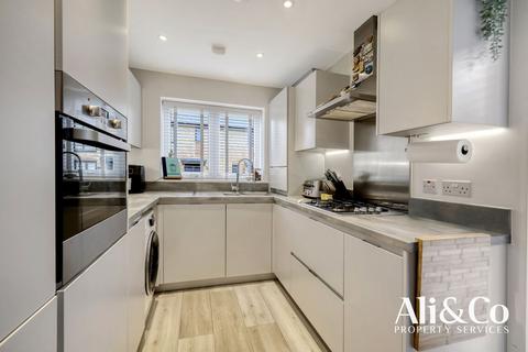 1 Somerset Close, Grays, RM20 4BY