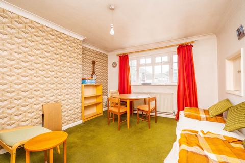 2 bedroom maisonette for sale, Godstone Road, Surrey SM1