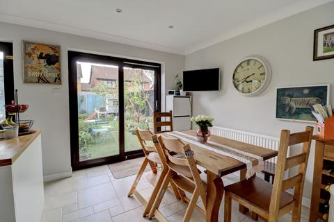 3 Clayfields, Penn, High Wycombe, HP10 8AT