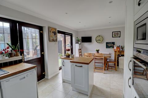 3 Clayfields, Penn, High Wycombe, HP10 8AT