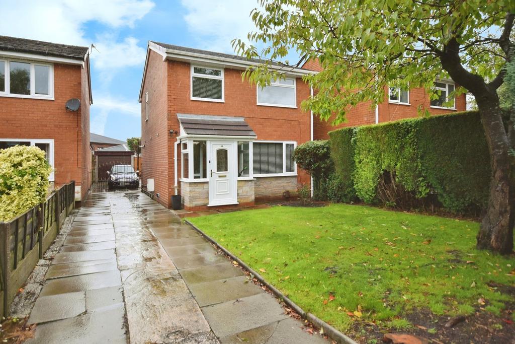 Ravenwood Drive, Manchester M34 3 bed detached house for sale £300,000
