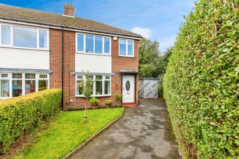 3 bedroom end of terrace house for sale, Springfield Road, Leeds LS27