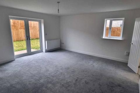 3 bedroom semi-detached house to rent, Sanderling Close, Carlisle CA2