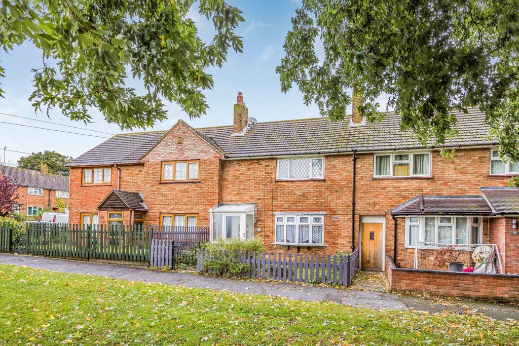 Timsbury Crescent, Hampshire PO9 2 bed terraced house for sale £255,000