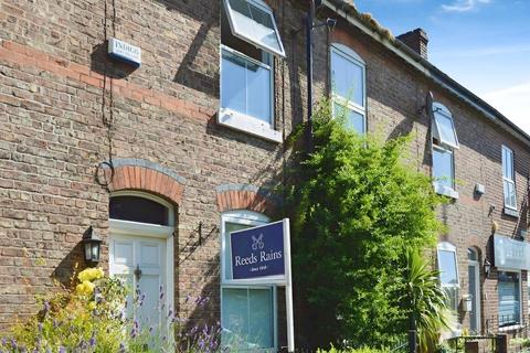 2 bedroom terraced house for sale, Altrincham Road, Cheshire SK9