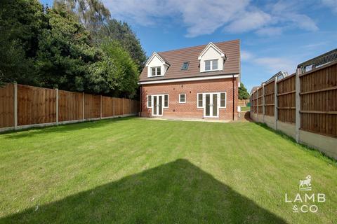 3 bedroom detached house for sale, Orchard Close, Harwich CO12