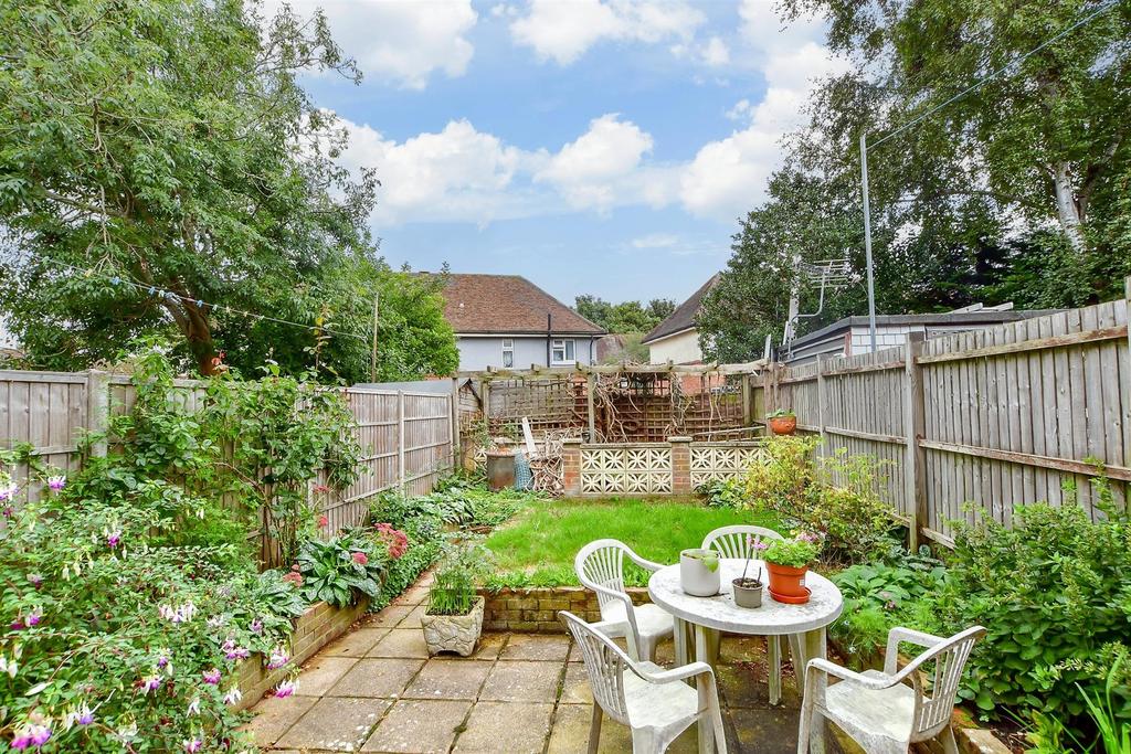 Western Road, Havant, Hampshire 2 bed terraced house for sale £210,000