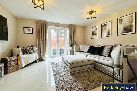 33 Glovers Way, Burscough, Ormskirk, L40 5AA