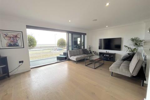 1 bedroom flat for sale, The Shore, The Leas, Westcliff-On-Sea