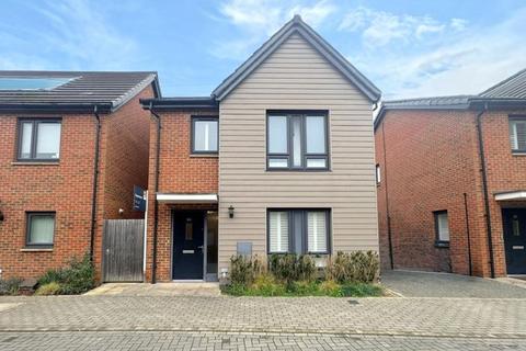 3 bedroom detached house to rent, Reed Street, Woking GU22