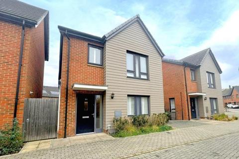 3 bedroom detached house to rent, Reed Street, Woking GU22