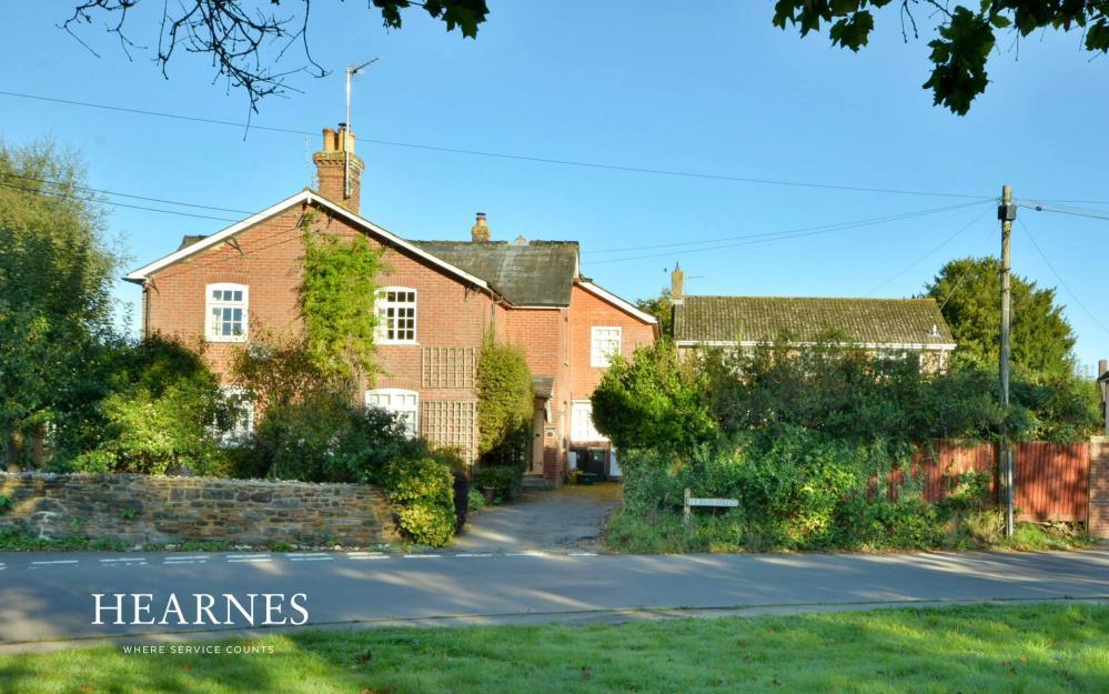 Church Street, Sturminster Marshall... 3 bed semidetached house for