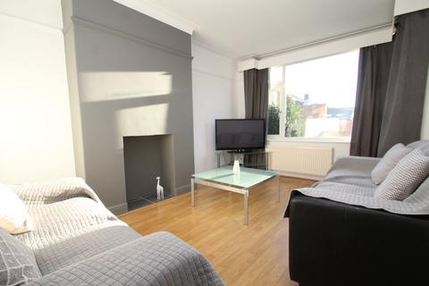 4 bedroom terraced house to rent, Chandos Place, Gledhow, Leeds, West Yorkshire, LS8