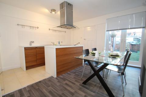 4 bedroom terraced house to rent, Chandos Place, Gledhow, Leeds, West Yorkshire, LS8