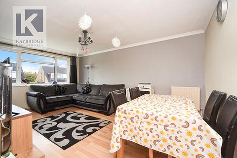 2 bedroom flat for sale, Larkspur Way, Epsom, KT19