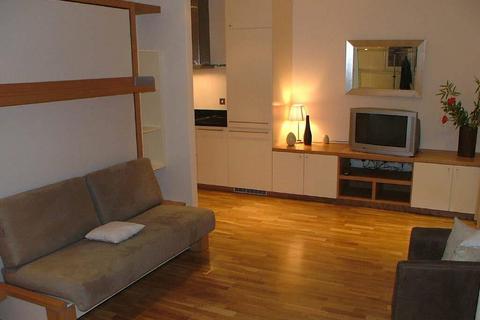 Studio to rent, Hosier Lane, London EC1A