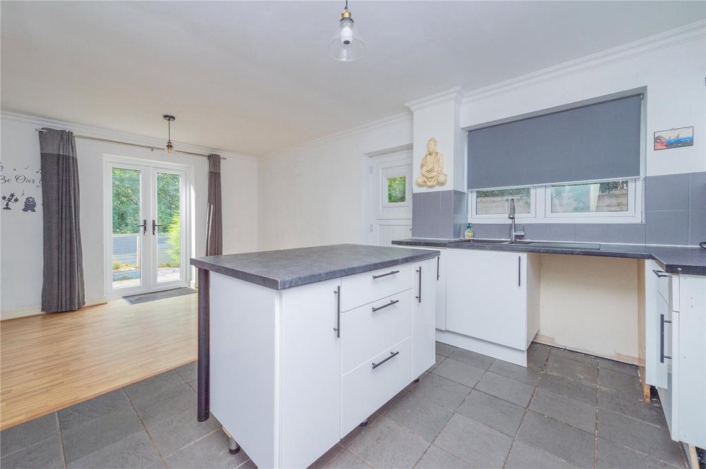 Stafford Road, Oakengates, Telford... 6 bed link detached house for