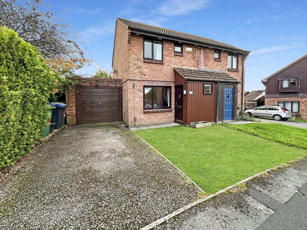 Danvers Way, Westbury BA13 2 bed semi-detached house - £240,000