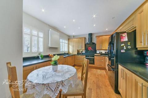 3 bedroom terraced house for sale, Mapledene Road, Hackney, E8