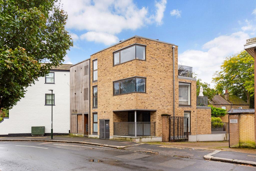 Vicarage Road, Hampton Wick, Kingston... 1 bed flat for sale £350,000