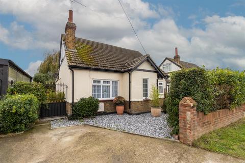 4 bedroom chalet for sale, Rochefort Drive, Rochford SS4