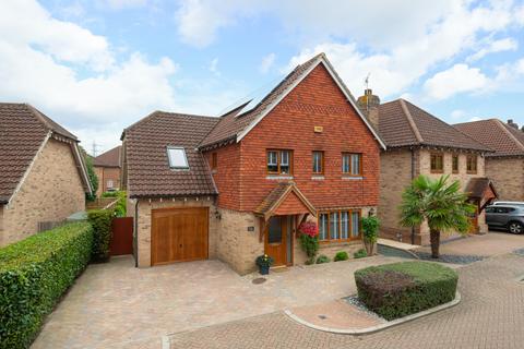 5 bedroom detached house for sale, Brisley Court, Kingsnorth