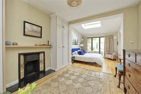 4 bedroom flat for sale, Caverswall Street, London, W12