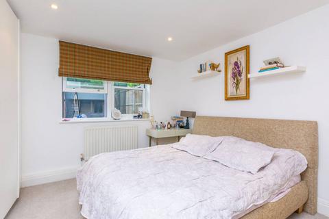 2 bedroom maisonette to rent, Grove Park Road, Grove Park, London, W4