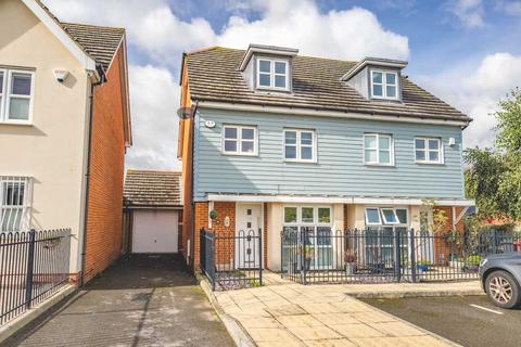 4 bedroom semi-detached house for sale, Mathecombe Road, Cippenham SL1