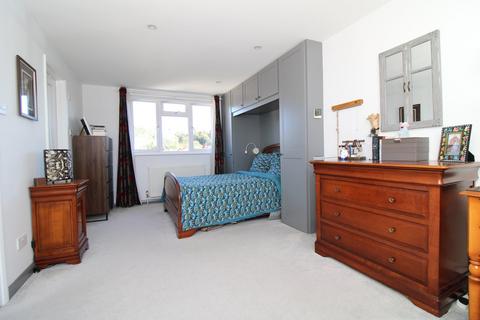 31 Bromley Gardens, Bromley, BR2 0ES
