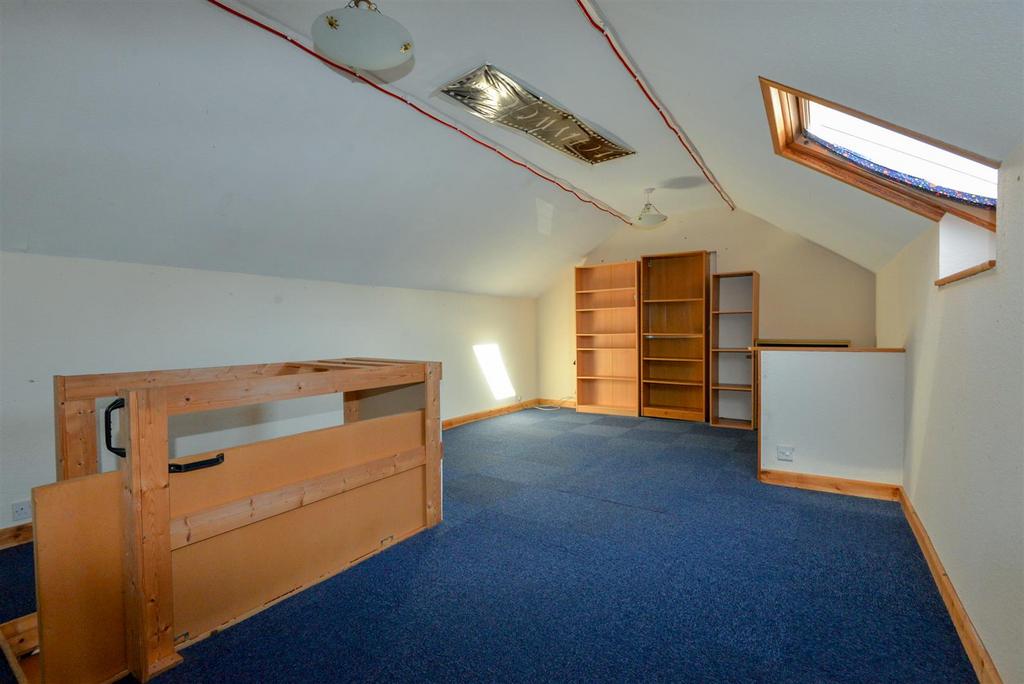 Attic Room 1.jpg