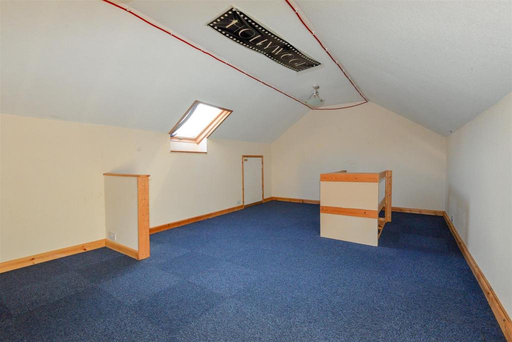 Attic Room 2.jpg