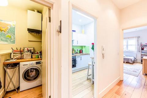 Studio for sale, London SE5