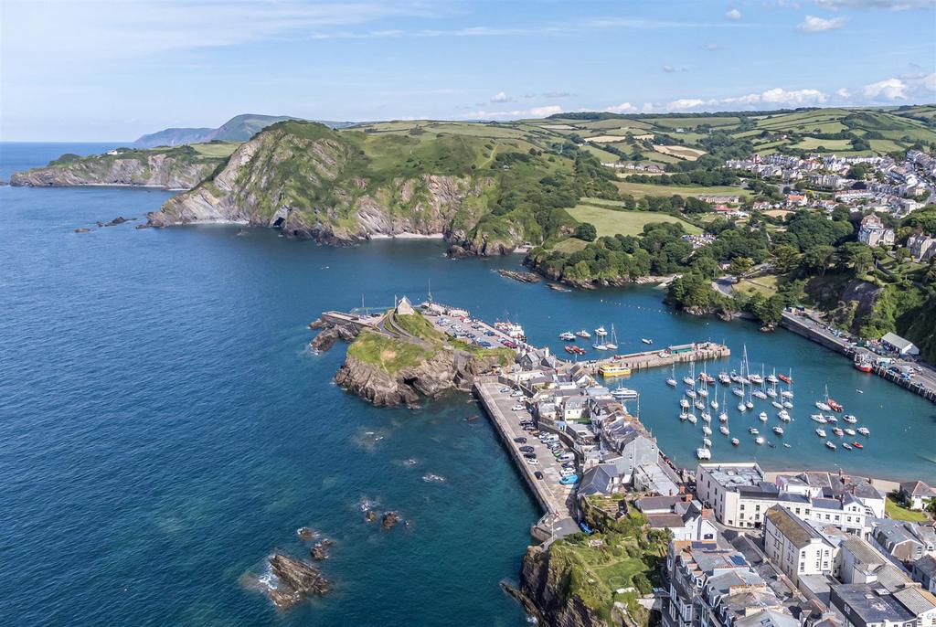 Ilfracombe harbour.jpg