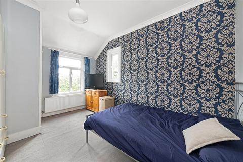 10 Foxley Gardens, Purley, CR8 2DQ