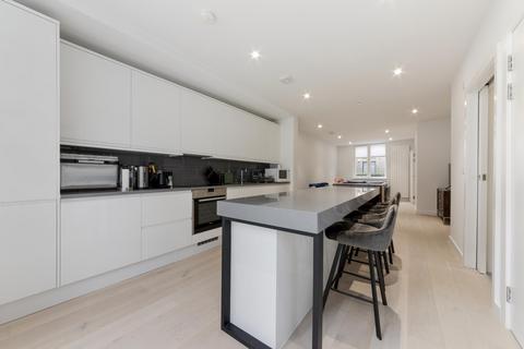 4 bedroom townhouse for sale, Schooner Road, London, E16