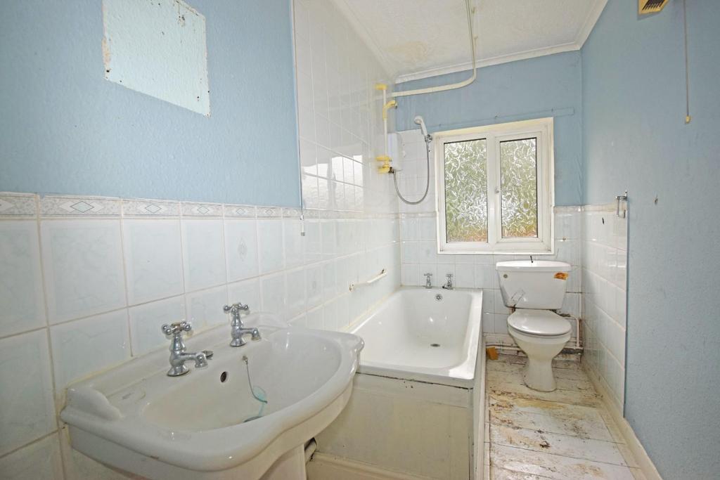 Wyche House, bathroom.jpg