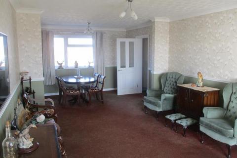 2 bedroom apartment to rent, Mansfield Towers, Marine Parade East, Clacton On Sea, CO15 1UU