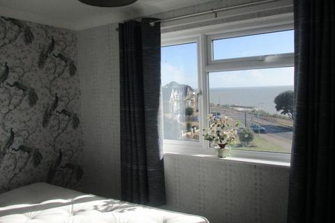 2 bedroom apartment to rent, Mansfield Towers, Marine Parade East, Clacton On Sea, CO15 1UU