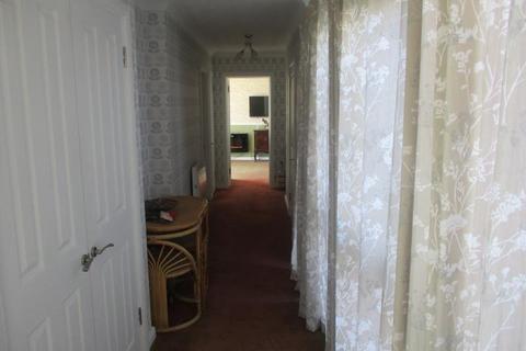 2 bedroom apartment to rent, Mansfield Towers, Marine Parade East, Clacton On Sea, CO15 1UU