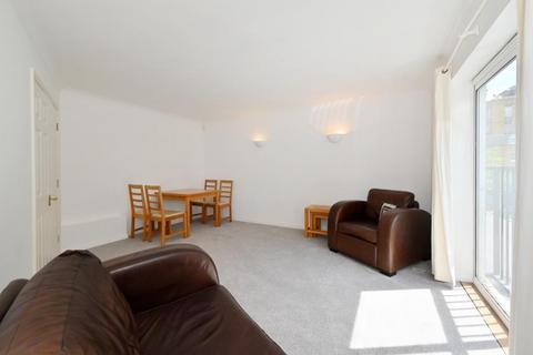 1 bedroom apartment to rent, Lockview Court Narrow St E14