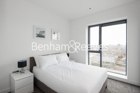 2 bedroom apartment to rent, London City Island, Botanic Square E14