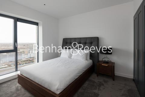 2 bedroom apartment to rent, London City Island, Botanic Square E14